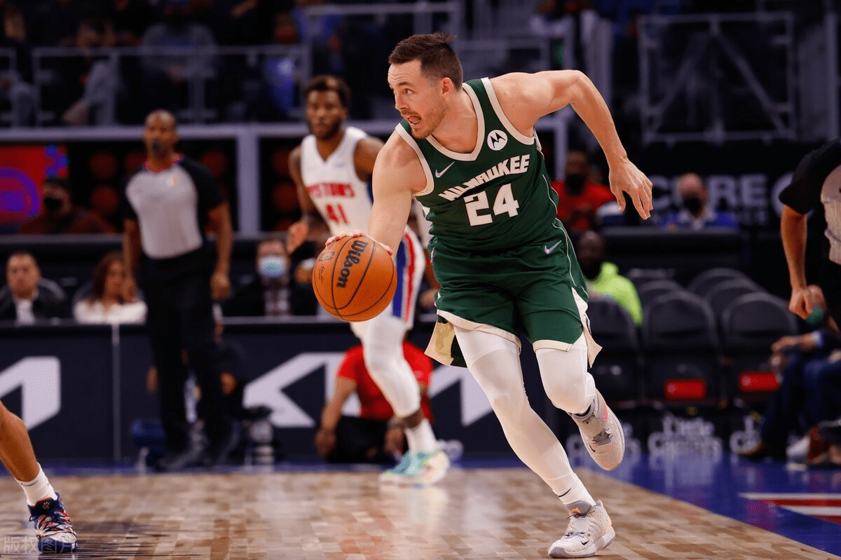 雷速体育-西亚卡姆回归赛场，连败首场状态亮眼，雄鹿观众沸腾！的简单介绍